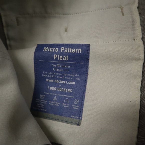 Dockers Khaki Micro Pattern Pleat - Picture 6 of 6